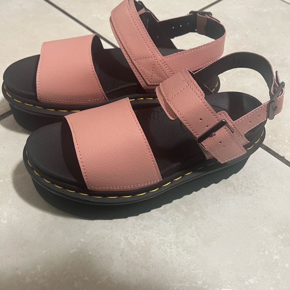 Dr. Martens Pale Pink Platform Sandals
Voss Quad size 7